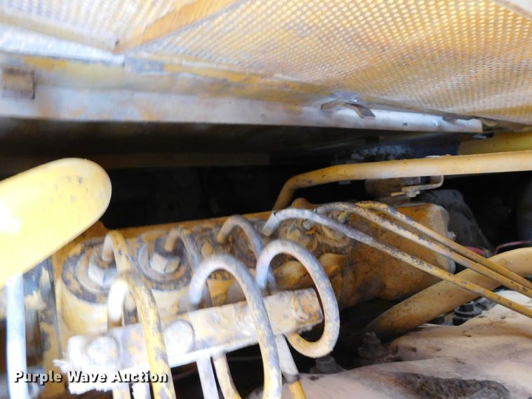 image for item DM2589 1975 Caterpillar 977L  track loader