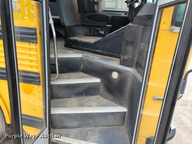 image for item DN4015 1997 Thomas Built 1118S  school bus