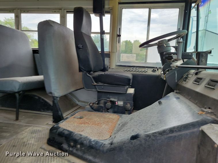 image for item DN4015 1997 Thomas Built 1118S  school bus