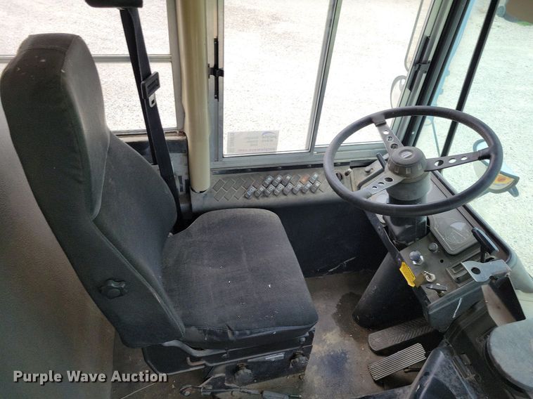 image for item DN4015 1997 Thomas Built 1118S  school bus