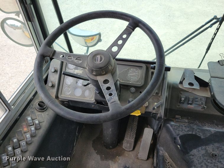 image for item DN4015 1997 Thomas Built 1118S  school bus