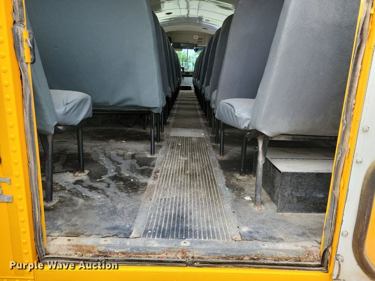 image for item DN4015 1997 Thomas Built 1118S  school bus