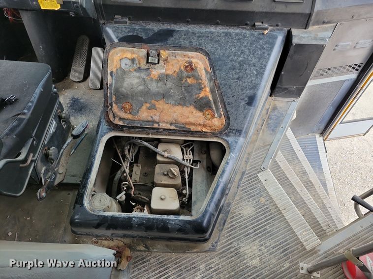 image for item DN4015 1997 Thomas Built 1118S  school bus