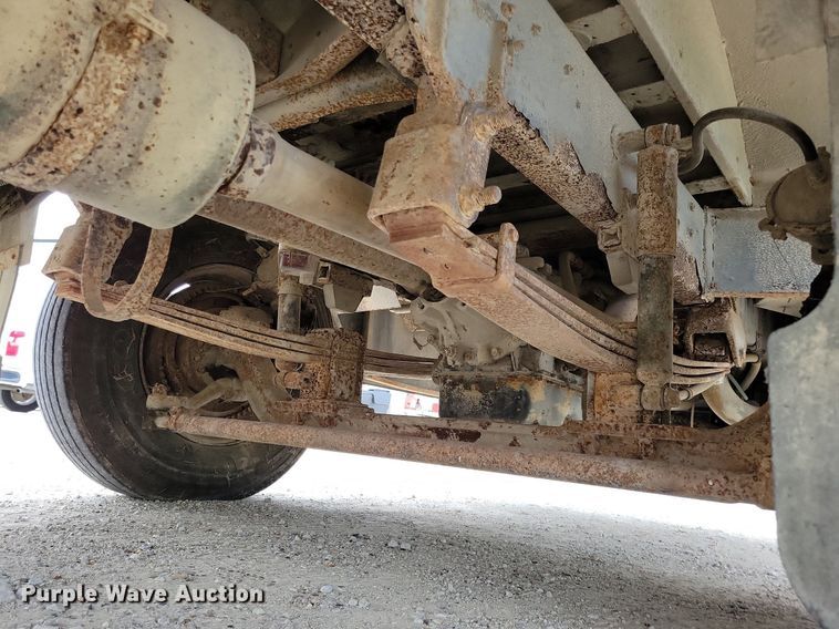 image for item DN4015 1997 Thomas Built 1118S  school bus