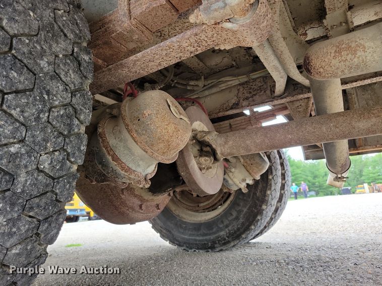 image for item DN4015 1997 Thomas Built 1118S  school bus