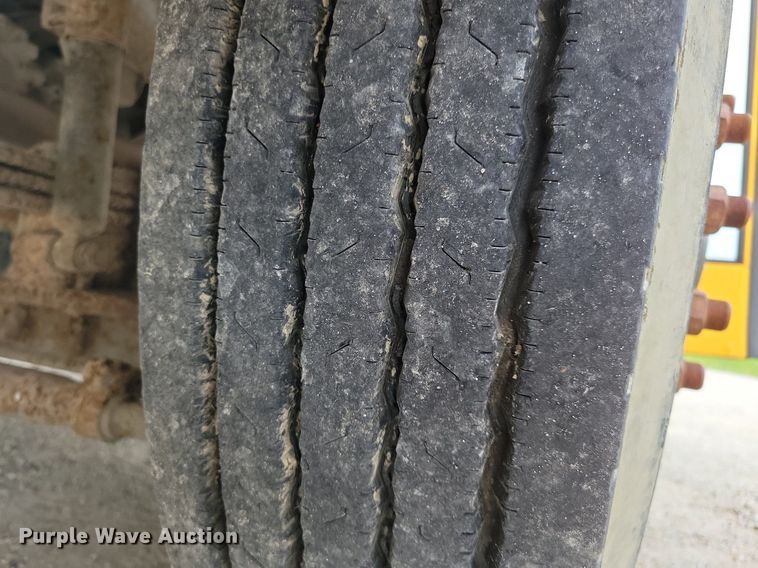 image for item DN4015 1997 Thomas Built 1118S  school bus