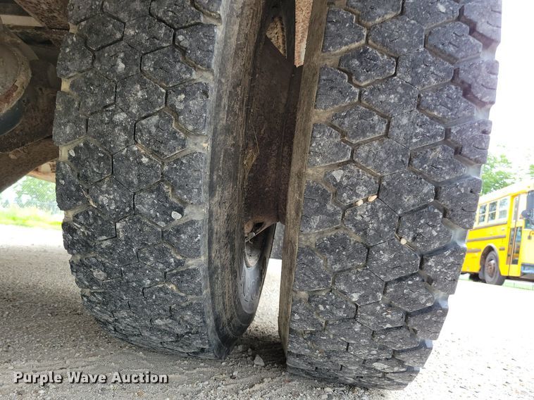 image for item DN4015 1997 Thomas Built 1118S  school bus