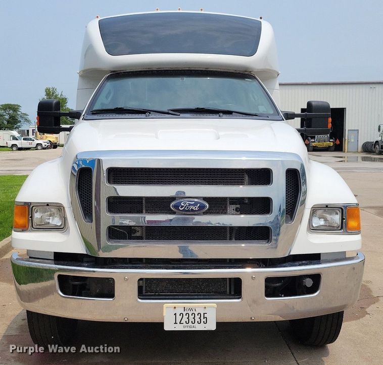 image for item DN4016 2015 Ford F650 Super Duty XLT  coach bus