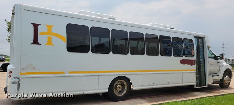 image for item DN4016 2015 Ford F650 Super Duty XLT  coach bus