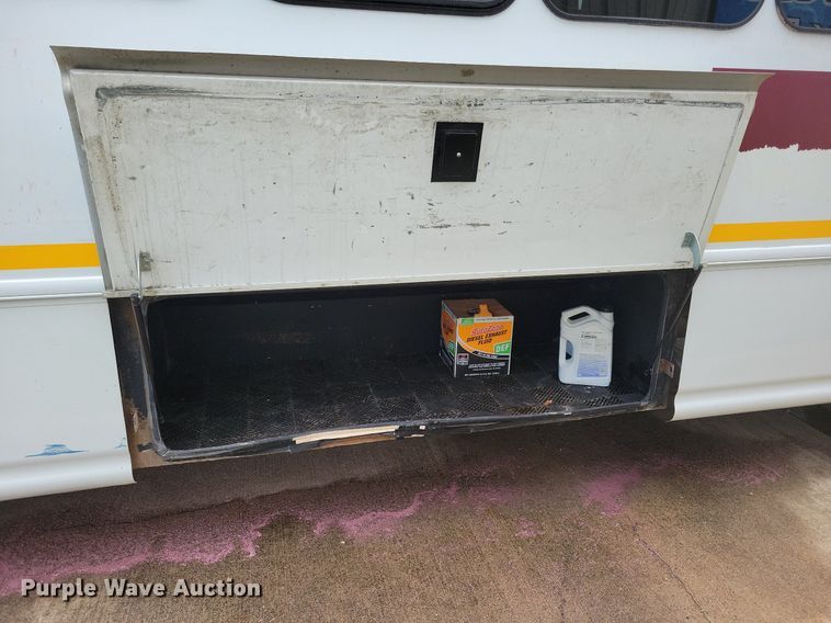 image for item DN4016 2015 Ford F650 Super Duty XLT  coach bus