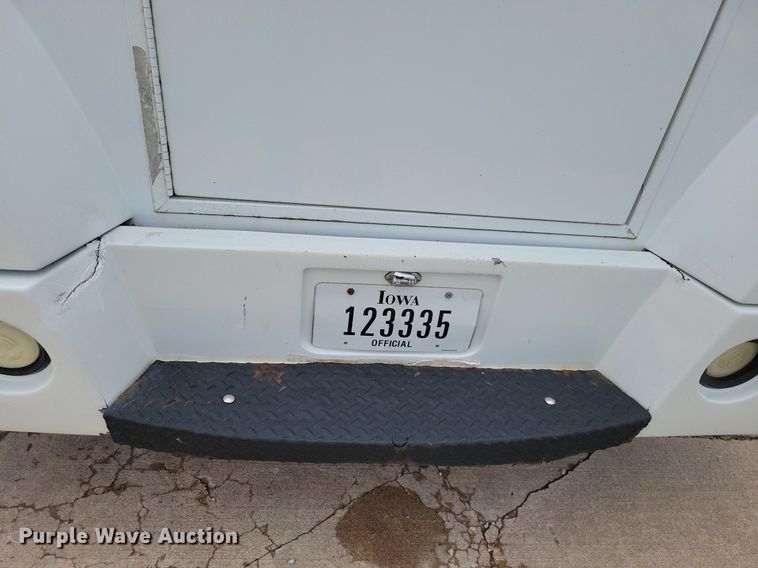 image for item DN4016 2015 Ford F650 Super Duty XLT  coach bus