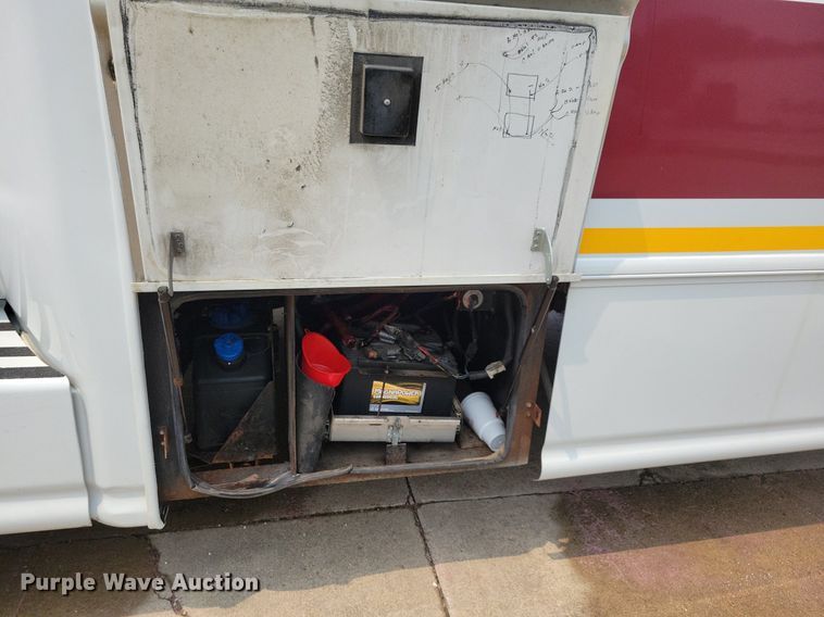 image for item DN4016 2015 Ford F650 Super Duty XLT  coach bus