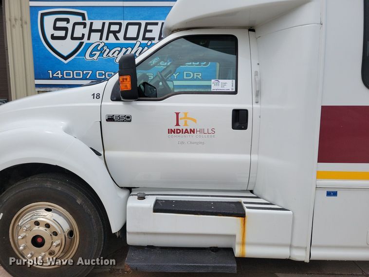 image for item DN4016 2015 Ford F650 Super Duty XLT  coach bus