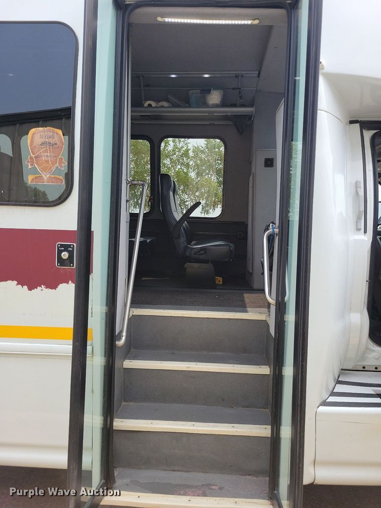 image for item DN4016 2015 Ford F650 Super Duty XLT  coach bus