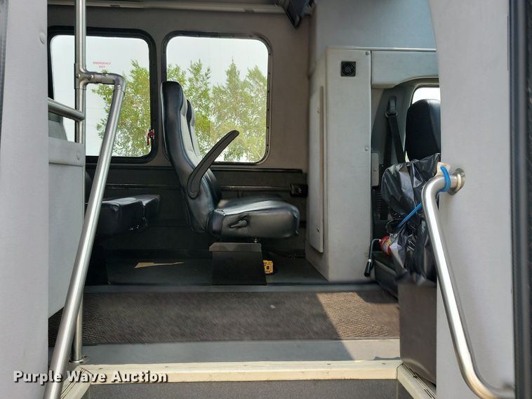 image for item DN4016 2015 Ford F650 Super Duty XLT  coach bus