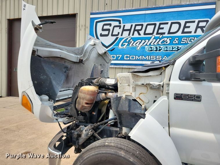 image for item DN4016 2015 Ford F650 Super Duty XLT  coach bus