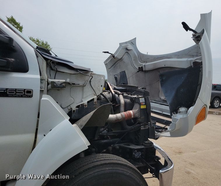 image for item DN4016 2015 Ford F650 Super Duty XLT  coach bus