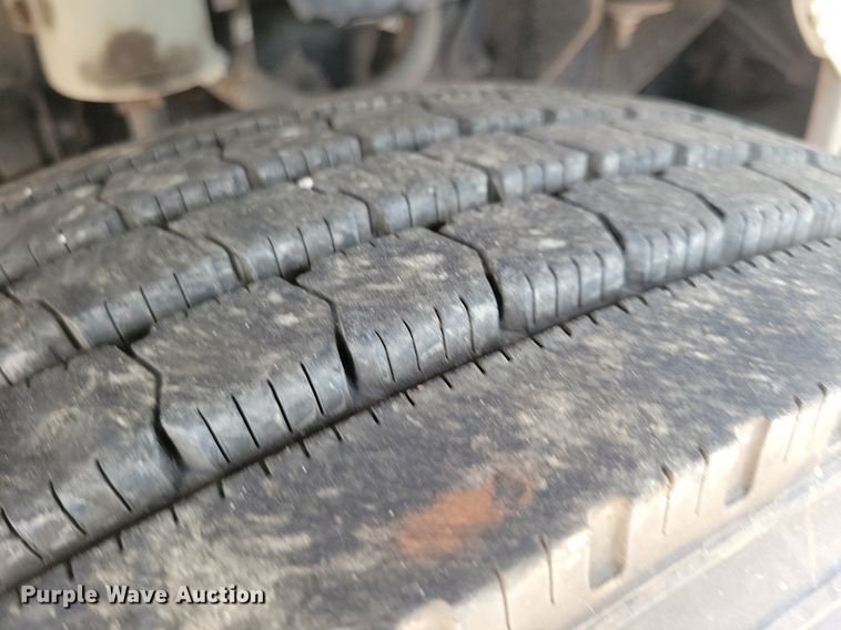 image for item DN4016 2015 Ford F650 Super Duty XLT  coach bus