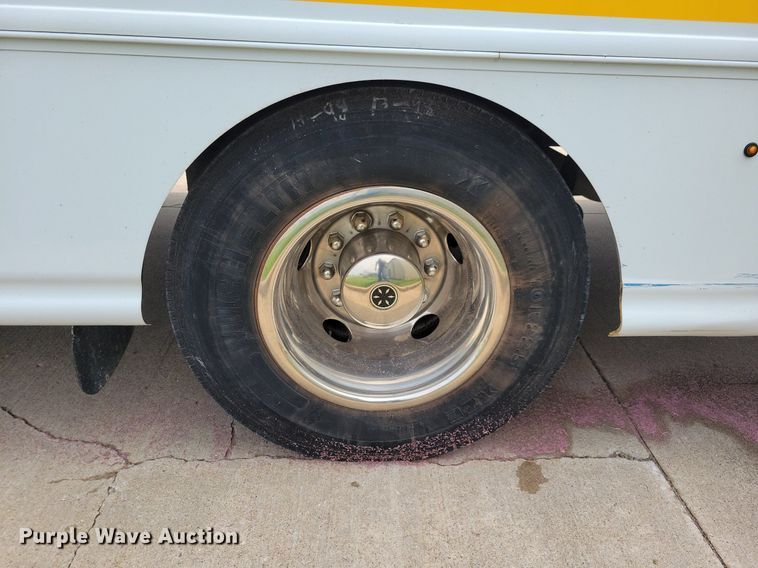 image for item DN4016 2015 Ford F650 Super Duty XLT  coach bus