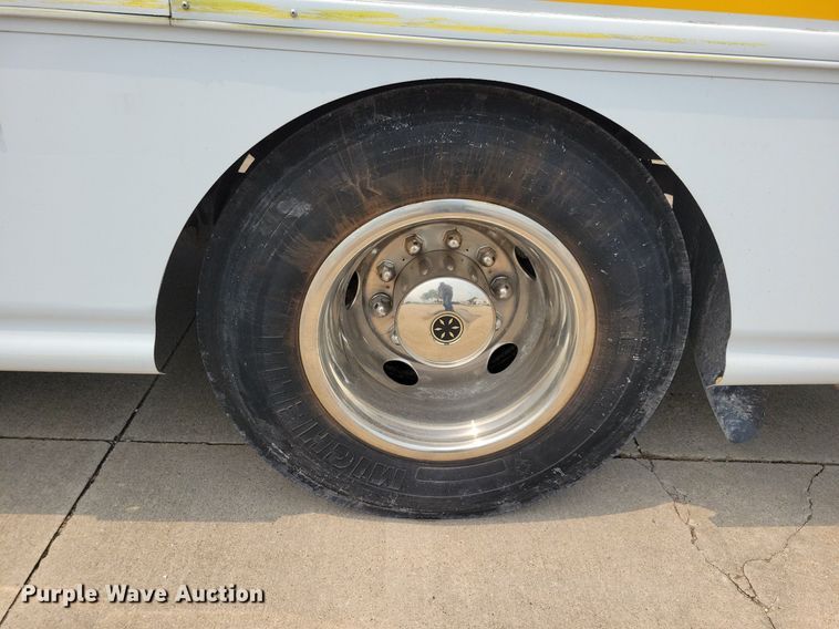 image for item DN4016 2015 Ford F650 Super Duty XLT  coach bus