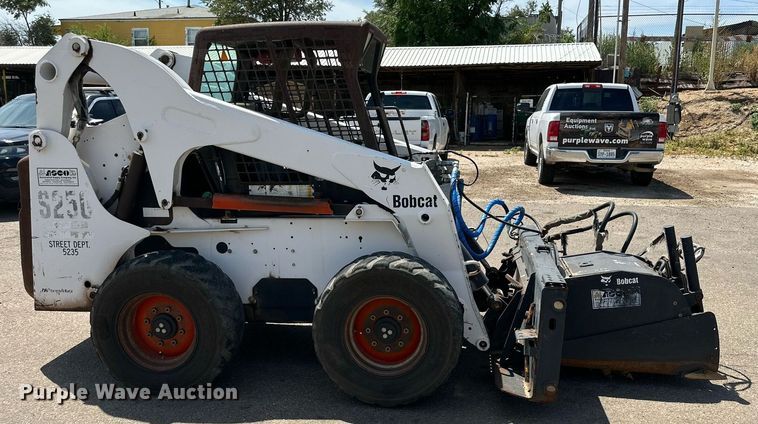 image for item DN4711 2008 Bobcat S250  skid steer loader