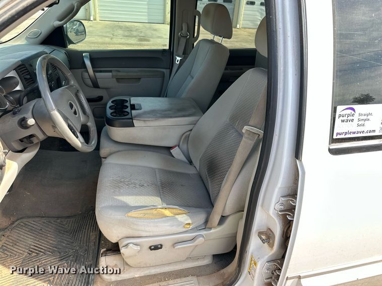 image for item DN4712 2013 GMC Sierra 1500  Crew Cab pickup truck