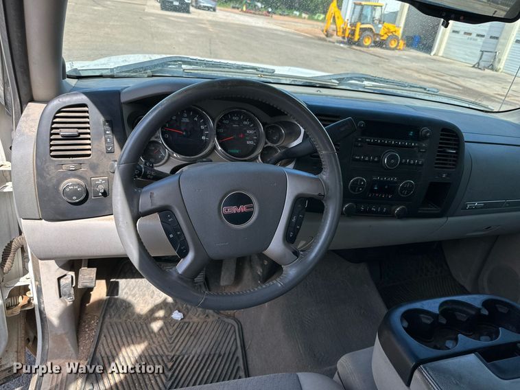 image for item DN4712 2013 GMC Sierra 1500  Crew Cab pickup truck