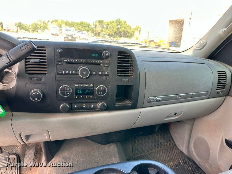 image for item DN4712 2013 GMC Sierra 1500  Crew Cab pickup truck