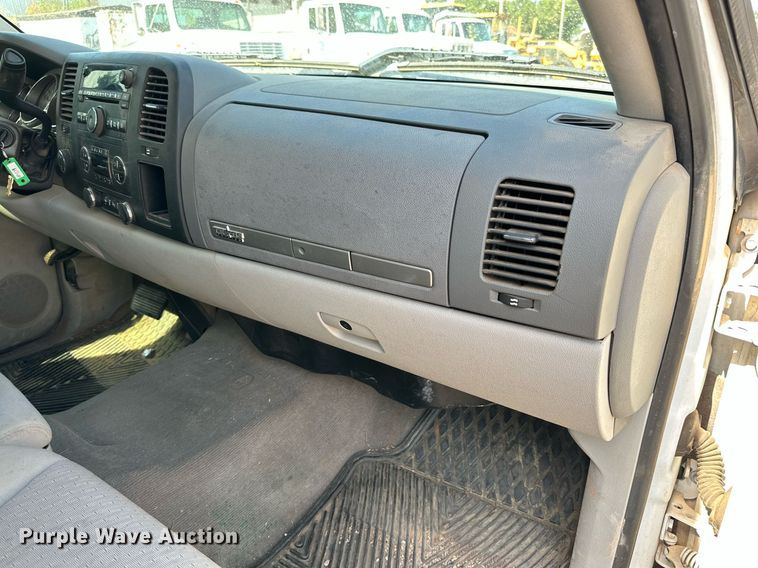 image for item DN4712 2013 GMC Sierra 1500  Crew Cab pickup truck