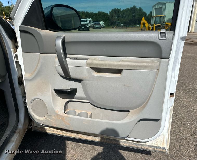 image for item DN4712 2013 GMC Sierra 1500  Crew Cab pickup truck