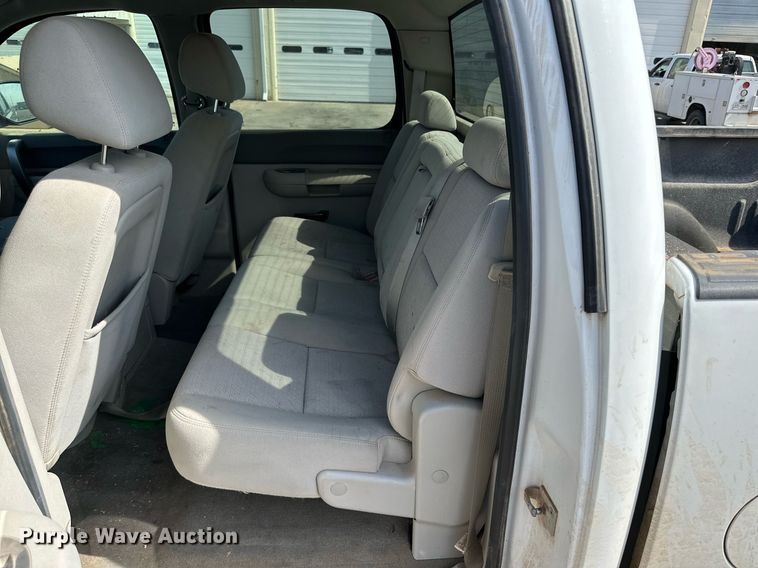 image for item DN4712 2013 GMC Sierra 1500  Crew Cab pickup truck