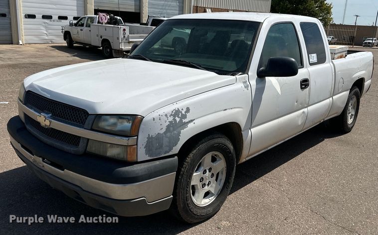 image for item DN4716 2004 Chevrolet Silverado 1500  Ext. Cab pickup truck