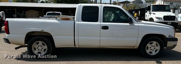 image for item DN4716 2004 Chevrolet Silverado 1500  Ext. Cab pickup truck