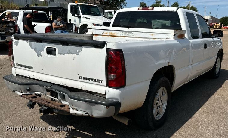 image for item DN4716 2004 Chevrolet Silverado 1500  Ext. Cab pickup truck