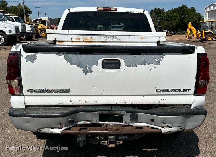 image for item DN4716 2004 Chevrolet Silverado 1500  Ext. Cab pickup truck