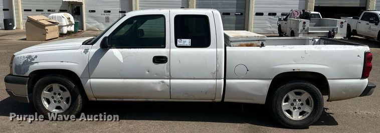 image for item DN4716 2004 Chevrolet Silverado 1500  Ext. Cab pickup truck