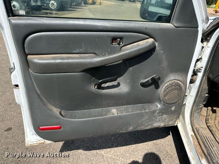 image for item DN4716 2004 Chevrolet Silverado 1500  Ext. Cab pickup truck