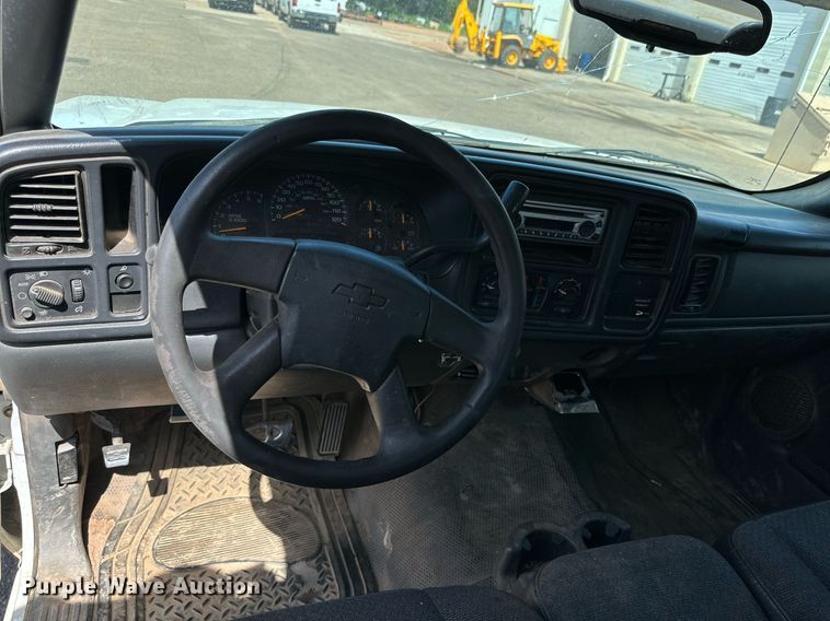 image for item DN4716 2004 Chevrolet Silverado 1500  Ext. Cab pickup truck