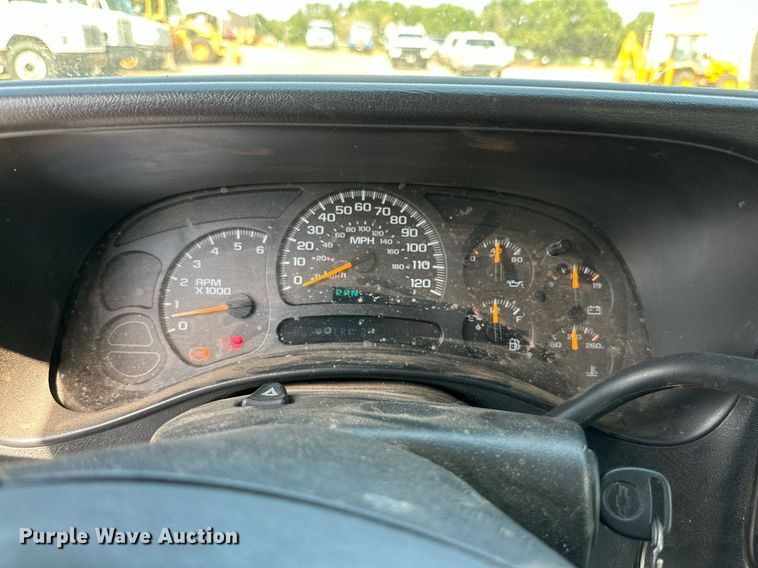 image for item DN4716 2004 Chevrolet Silverado 1500  Ext. Cab pickup truck