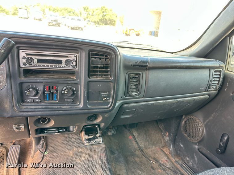 image for item DN4716 2004 Chevrolet Silverado 1500  Ext. Cab pickup truck