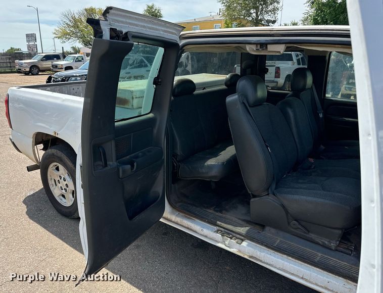 image for item DN4716 2004 Chevrolet Silverado 1500  Ext. Cab pickup truck