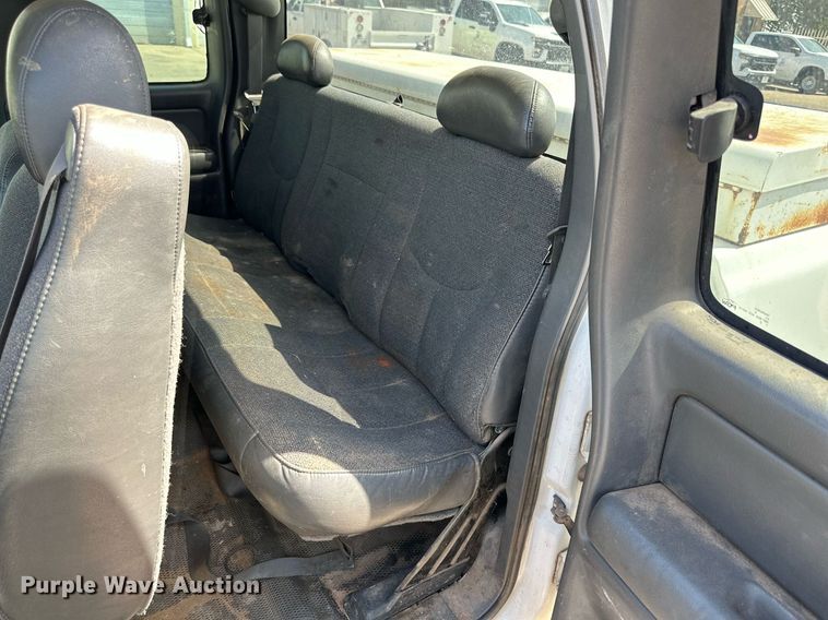 image for item DN4716 2004 Chevrolet Silverado 1500  Ext. Cab pickup truck