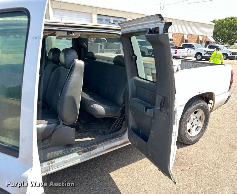 image for item DN4716 2004 Chevrolet Silverado 1500  Ext. Cab pickup truck
