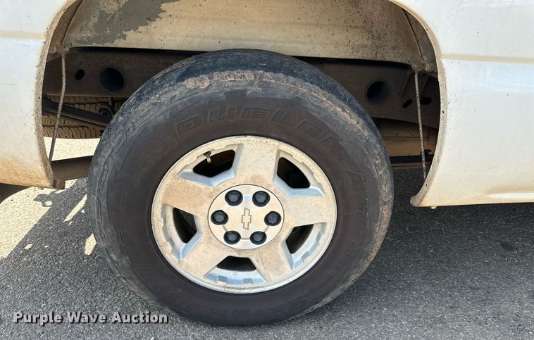 image for item DN4716 2004 Chevrolet Silverado 1500  Ext. Cab pickup truck