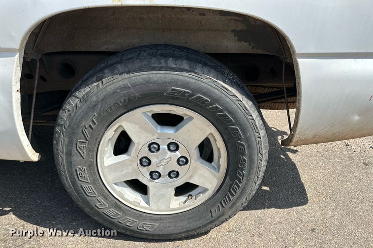 image for item DN4716 2004 Chevrolet Silverado 1500  Ext. Cab pickup truck