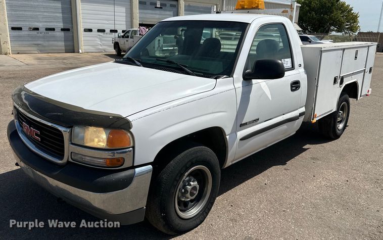 image for item DN4719 2000 GMC Sierra 2500 HD  utility bed pickup truck