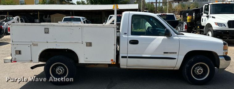 image for item DN4719 2000 GMC Sierra 2500 HD  utility bed pickup truck