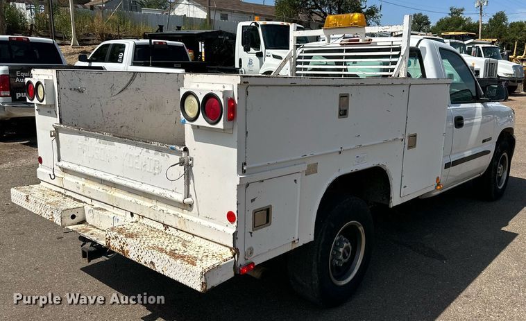 image for item DN4719 2000 GMC Sierra 2500 HD  utility bed pickup truck