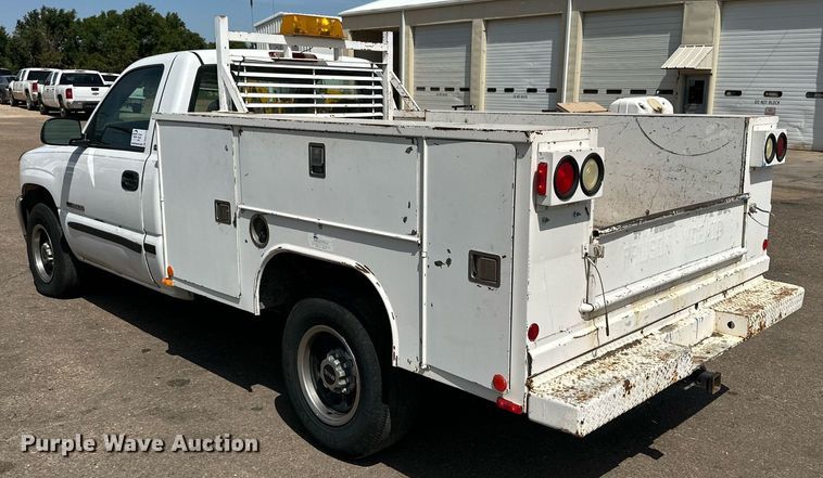 image for item DN4719 2000 GMC Sierra 2500 HD  utility bed pickup truck