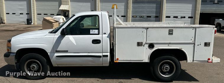 image for item DN4719 2000 GMC Sierra 2500 HD  utility bed pickup truck